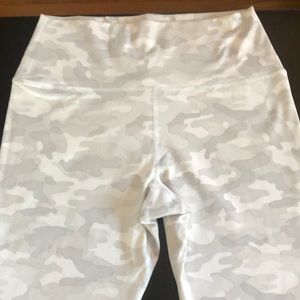 Size M White Camo leggings